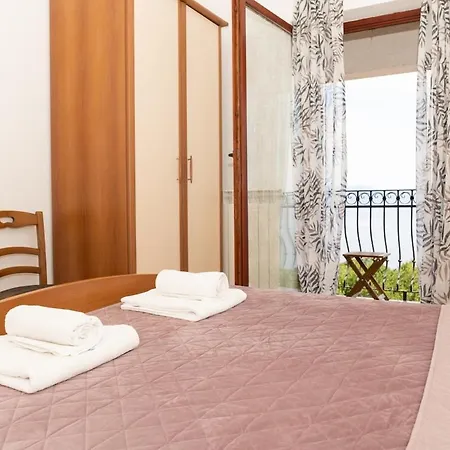 With Gorgeous View For 4 Persons, 33-5 Apartment Ravni