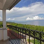 With Gorgeous View For 4 Persons, 33-5 شقة رافني