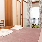With Gorgeous View For 4 Persons, 33-5 شقة رافني