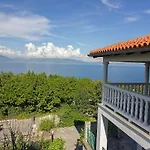 With Gorgeous View For 4 Persons, 33-5 شقة رافني