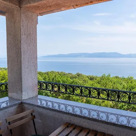 With Gorgeous View For 4 Persons, 33-5 Apartment Ravni